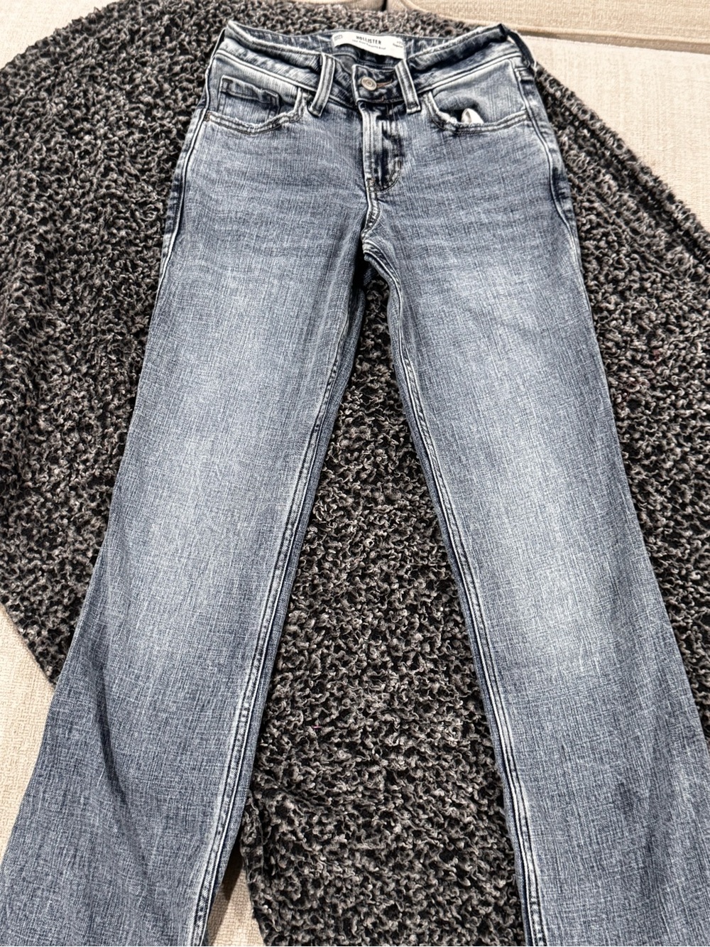 Never worn Hollister Mid Blue Straight Leg Jeans